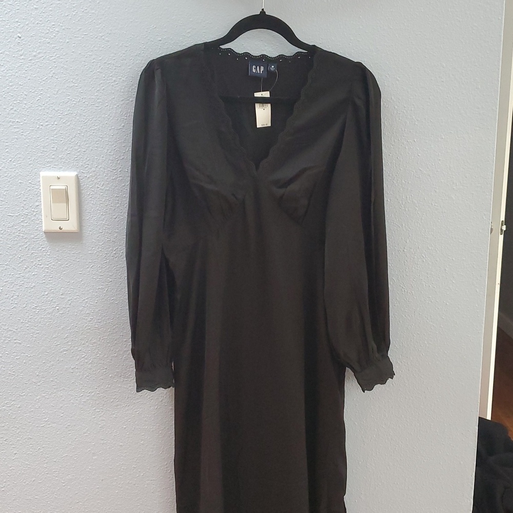 GAP Eyelet Satin Black Scalloped Long Sleeve Dress